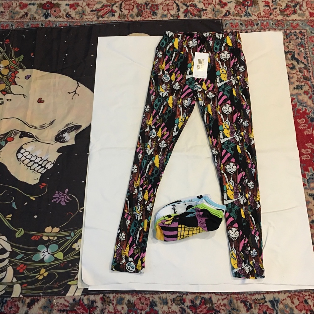 RARE NWT Lularoe Nightmare SALLY Leggings + FREE NWT Disney Nightmare 5 pk Socks